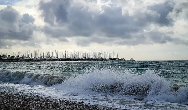 Καιρός: Έρχονται βροχές και πτώση της θερμοκρασίας