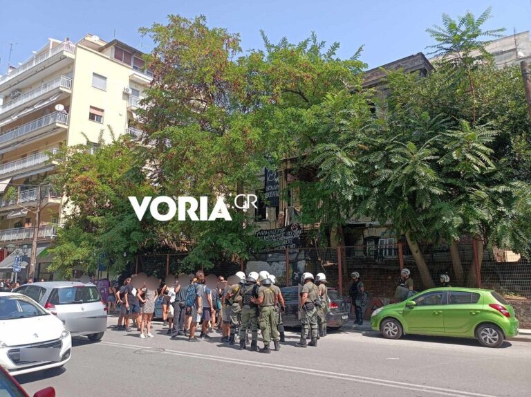 Θεσσαλονίκη: Ένταση και προσαγωγές στην πρώην κατάληψη Libertatia (φωτο+video)