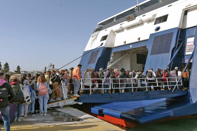 Αναπληρωτές εκπαιδευτικοί: Εκπτώσεις σε ακτοπλοϊκά και αεροπορικά εισιτήρια