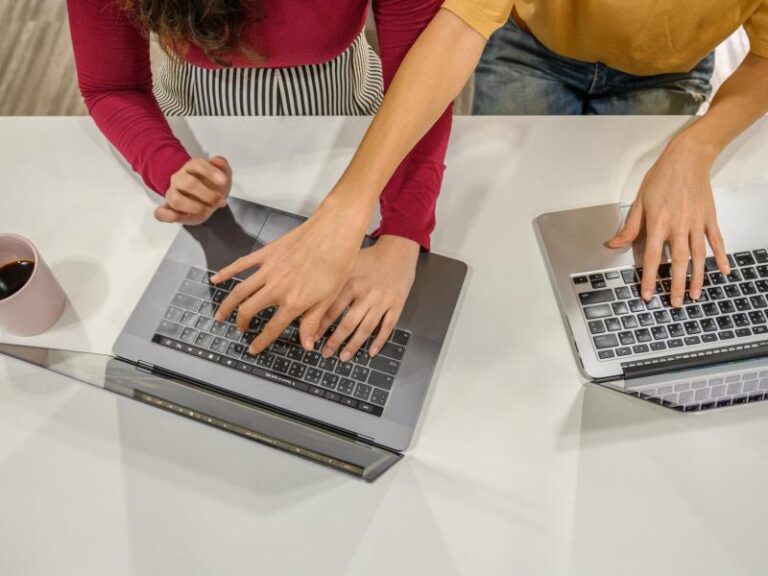 Voucher έως 1.600 ευρώ για αγορά laptop: Ποιοι οι δικαιούχοι