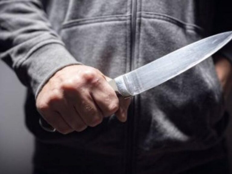 Συνελήφθη ο άντρας που σκότωσε τη γυναίκα του και μαχαίρωσε τον γιο τους στο Αγγελοχώρι Θεσσαλονίκης