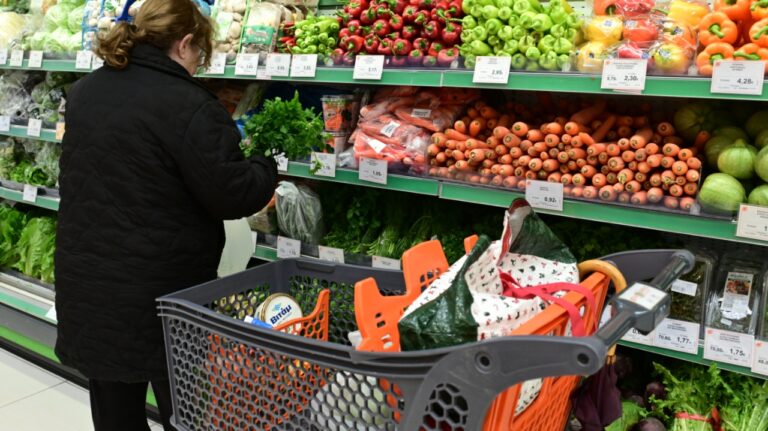 Ποια εμπορικά και σούπερ μάρκετ είναι ανοιχτά σήμερα
