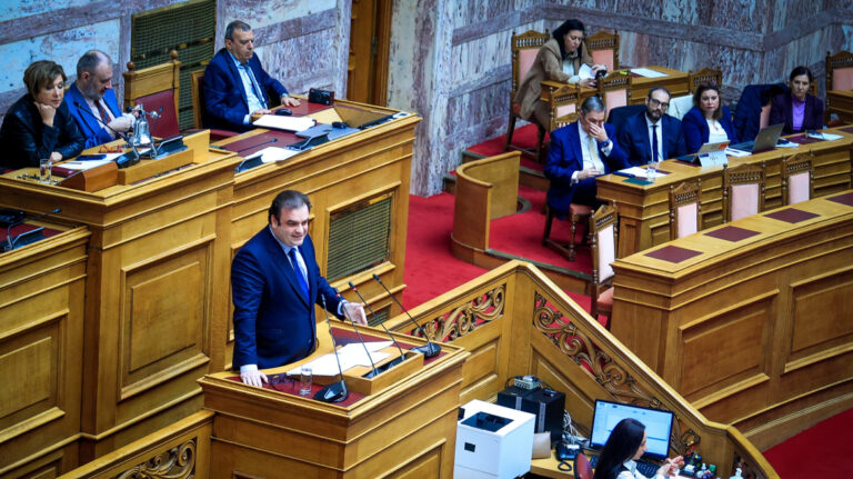 Με τις ψήφους ΝΔ, ΠΑΣΟΚ και Πλεύσης πέρασαν τα «Ωνάσεια σχολεία»